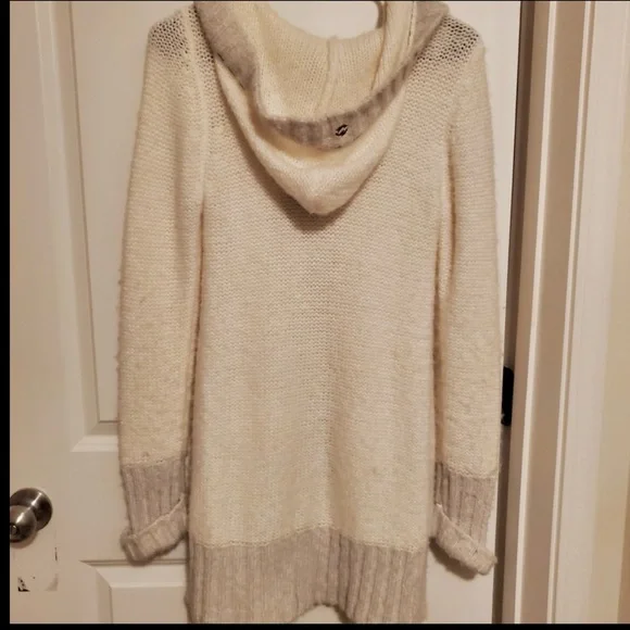 Bella Swan Breaking Dawn ALT Color Billabong Dharma Cardigan - Picture 4 of 15